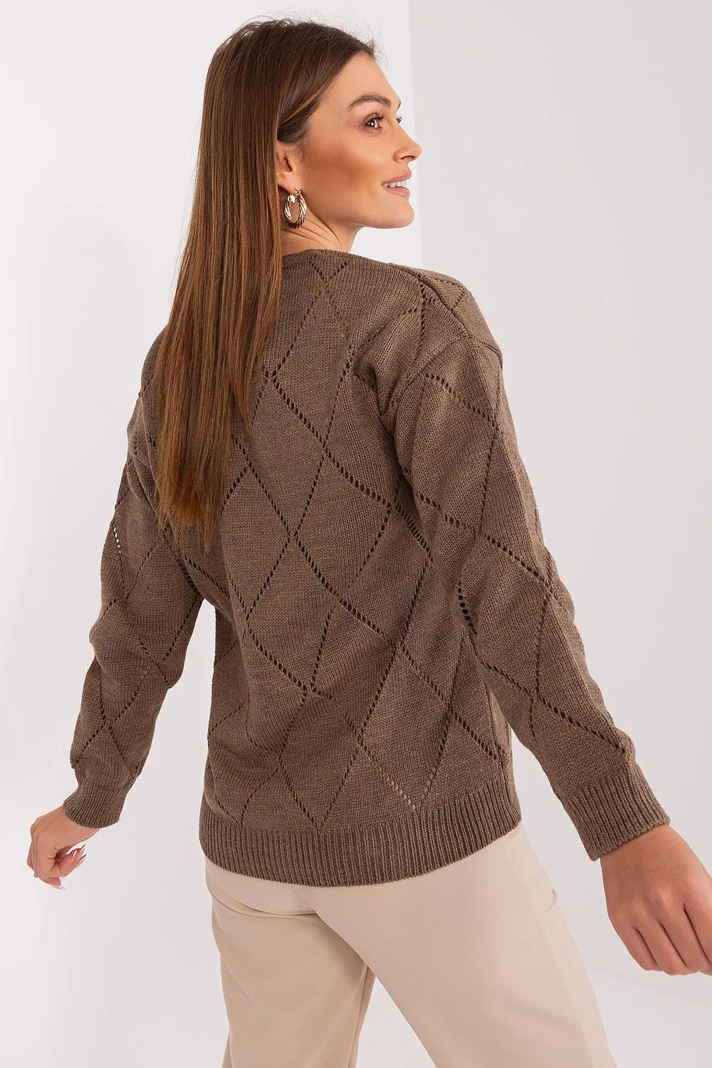 cardigan femme taupe maille tricotée douce ajourée losanges pointelle manches longues col V boutons argentés coupe ajustée côtelée ourlet poignets