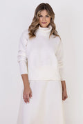 Pull col roulé tricoté pour femmes, style épuré, couleur blanche, matériau doux, manches longues, finitions côtelées, look casual chic, vêtement automne-hiver