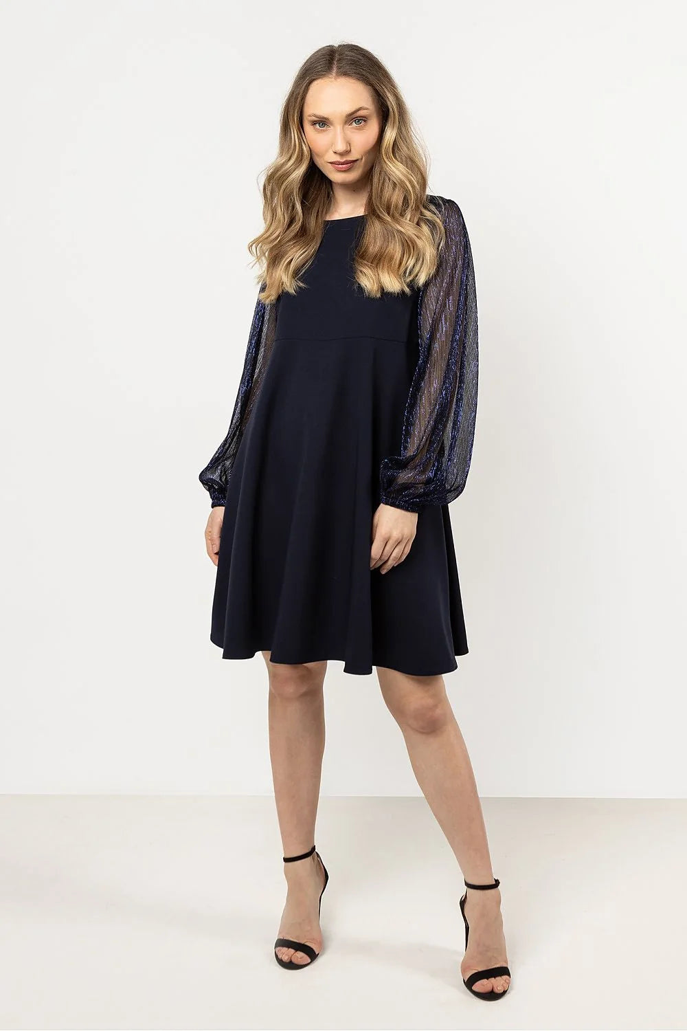 Robe de soirée élégante longue manches transparentes tissu brillant couleur noire taille ajustable femme