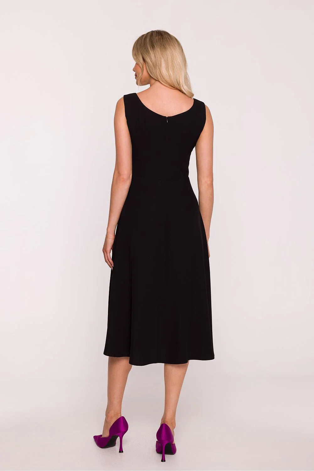 robe soirée évasée classique élégante féminine midi noire encolure ronde sans manches corsage ajusté taille marquée tissu lisse léger éclat