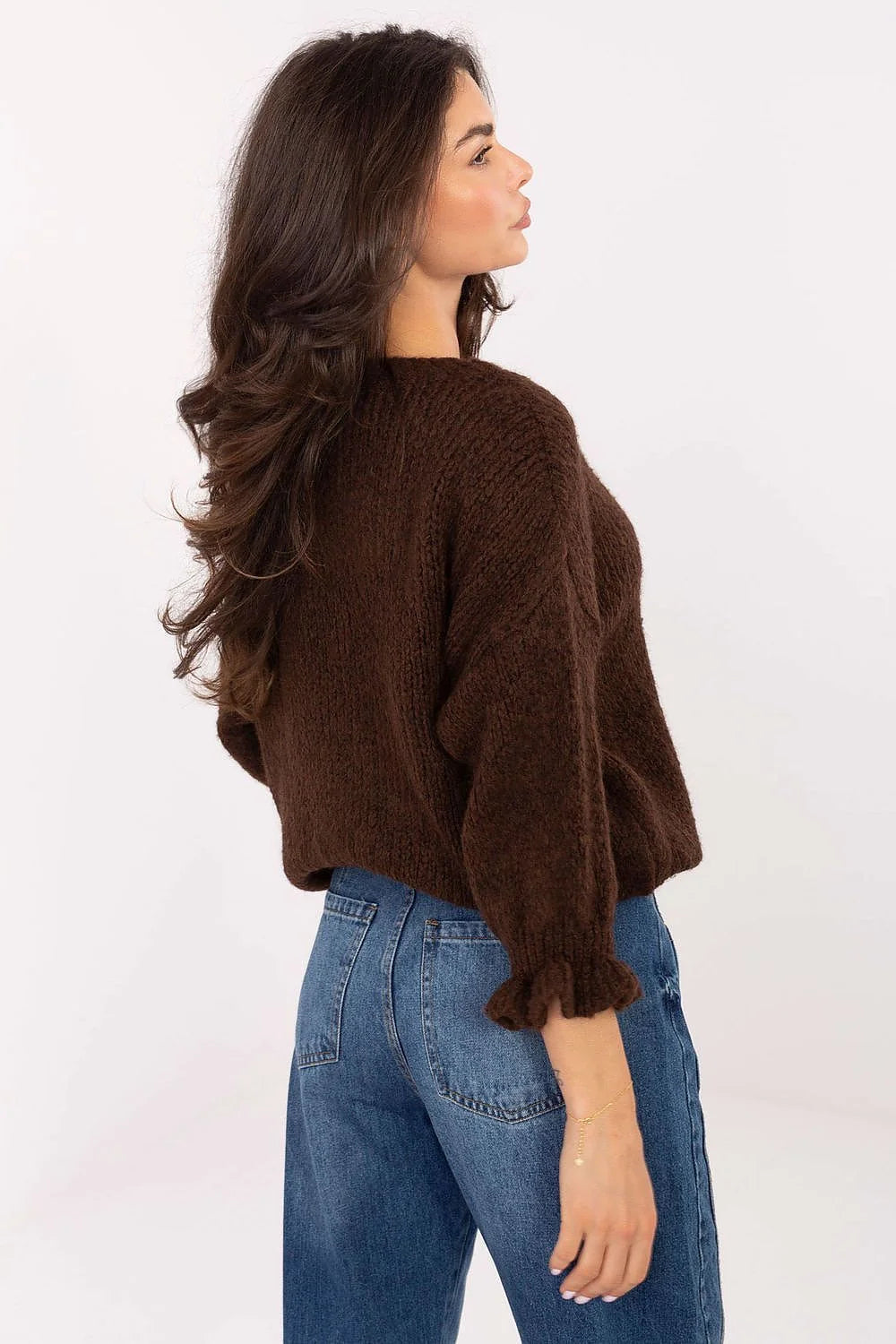 pull femme oversize grosse maille marron chocolat col rond manches longues bouffantes poignets froncés texture duveteuse chaude coupe boxy courte