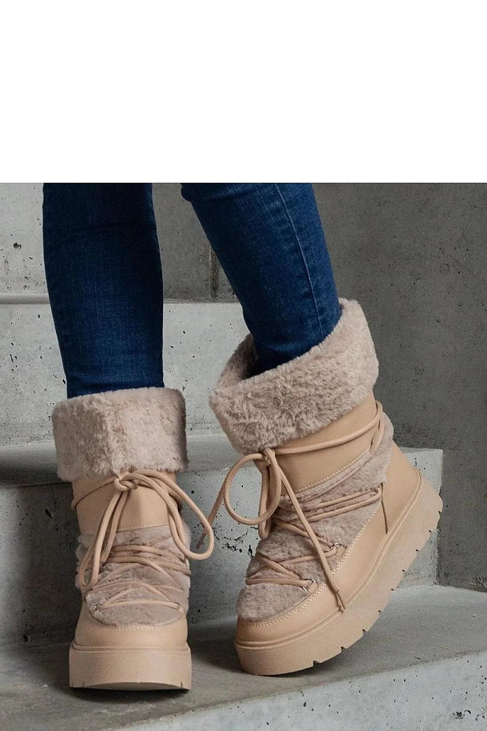 Bottes de neige Solea design moderne chaud et confortable couleur beige fourrure Istiss semelle caoutchouc femmes