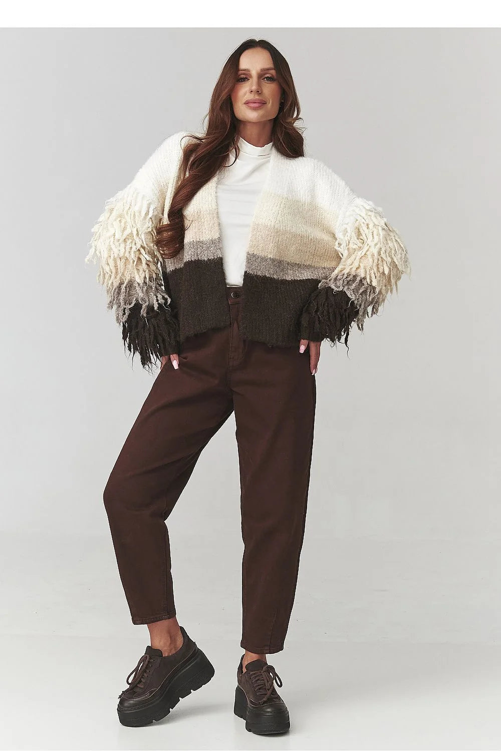 cardigan femme grosse maille duveteuse court ouvert coatigan dégradé crème beige taupe marron manches franges shaggy oversize bohème chic chaud
