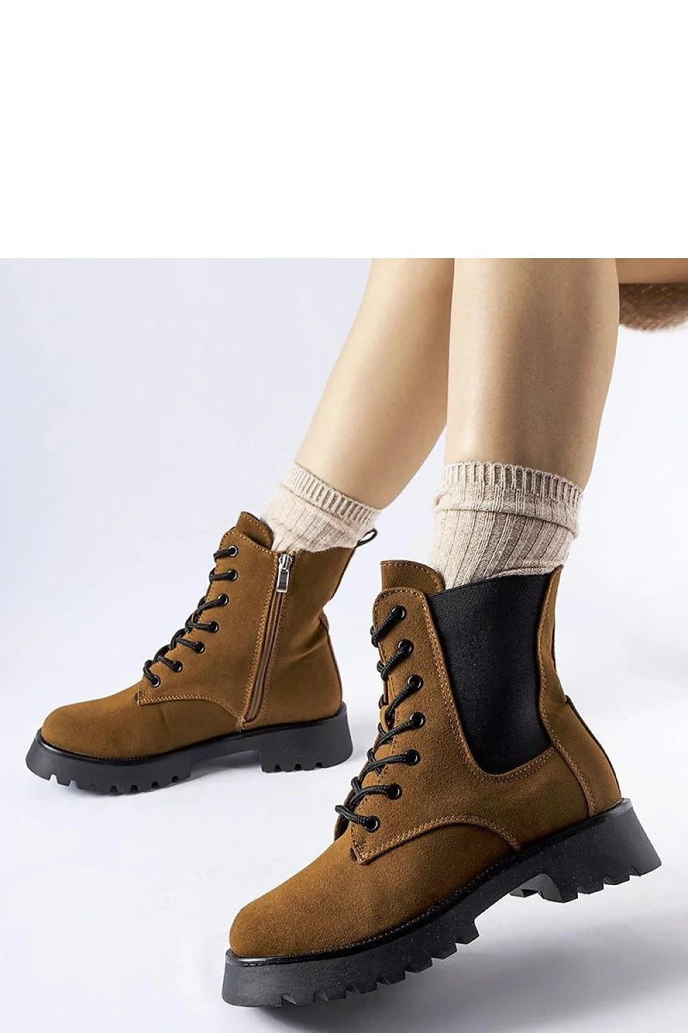 Bottes combat femmes style moderne suède synthétique marron clair zip latéral cuir élastique lacets noir semelle épaisse crantée