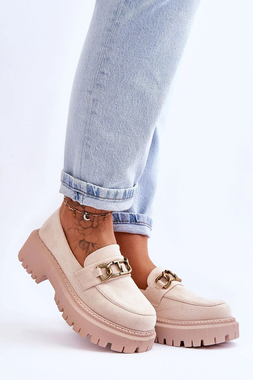 Mocassins pour femmes design moderne élégant daim écologique chaîne dorée semelle compensée confort tendance daily wear