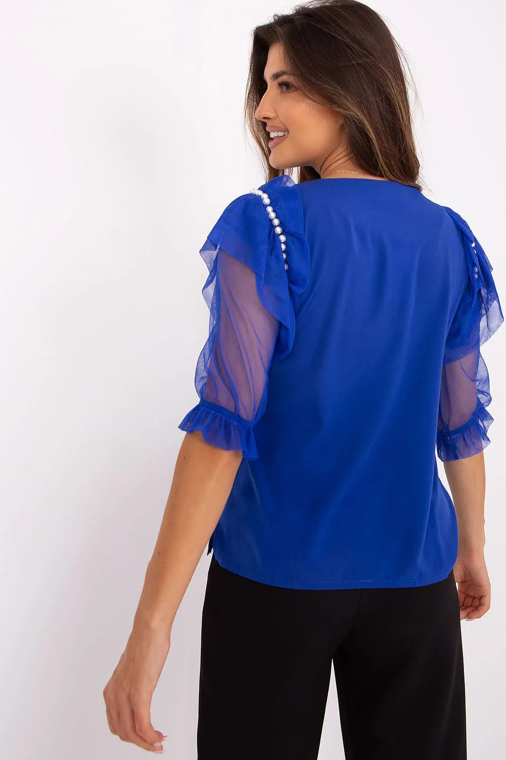 chemisier femme chic bleu royal col rond coupe droite longueur hanche manches trois quarts tulle volants perles épaules