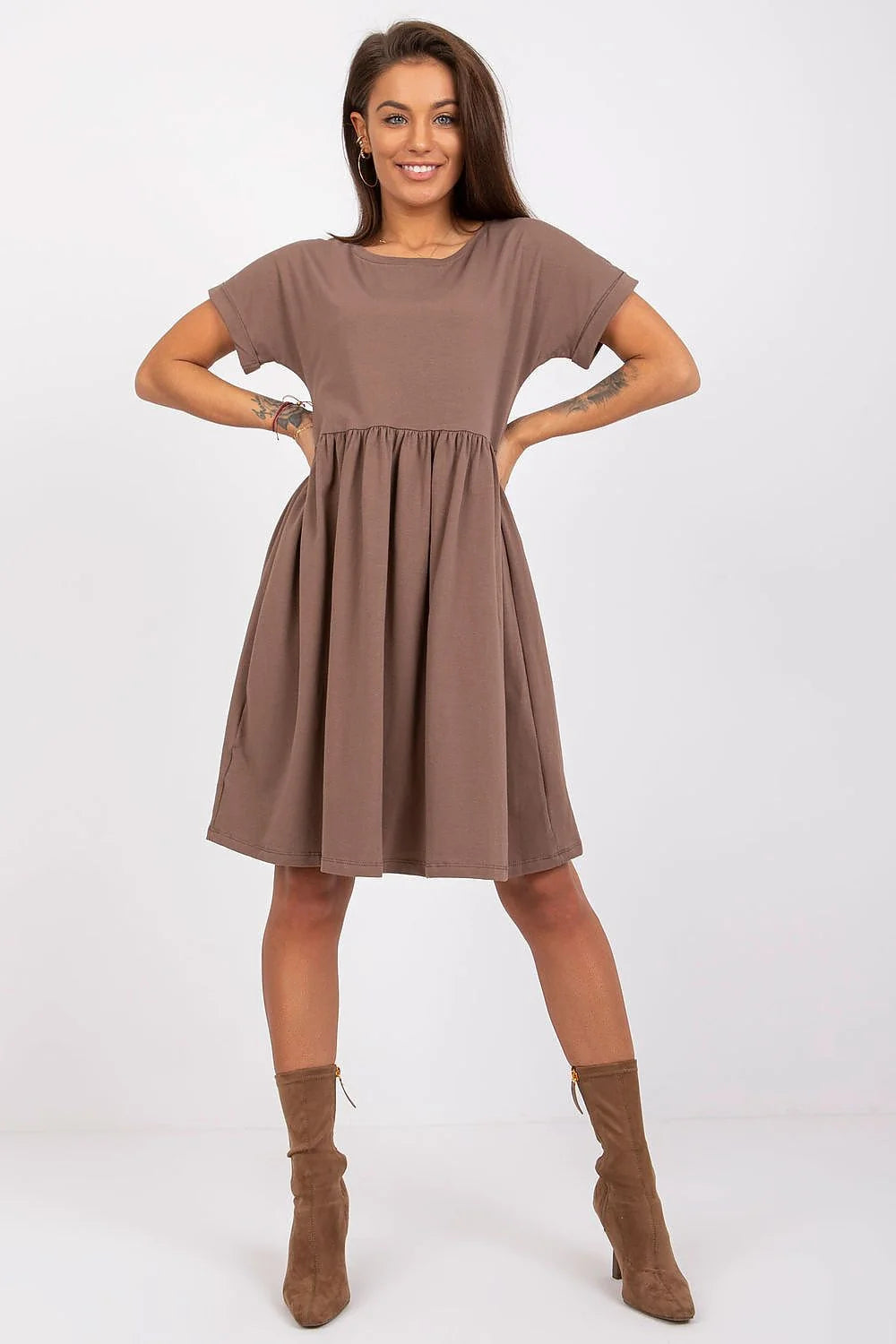 robe babydoll taupe jersey coton doux élasthanne coupe évasée taille empire froncée manches courtes encolure ronde mi longue genou fluide