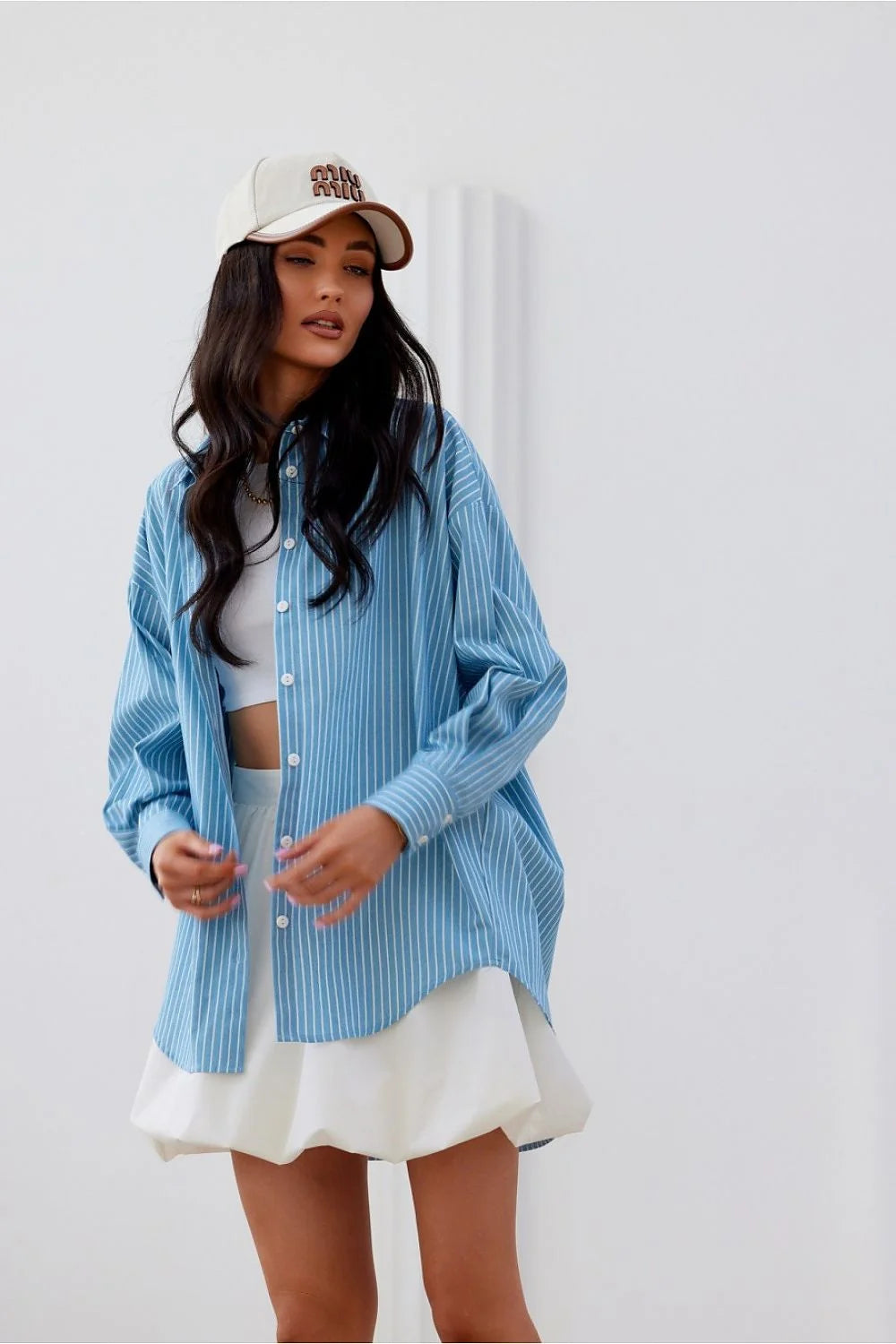 Chemise manche longue Roco Fashion style casual oversize rayures fines bleu clair coton 100% coupe asymétrique poignets boutonnés femme