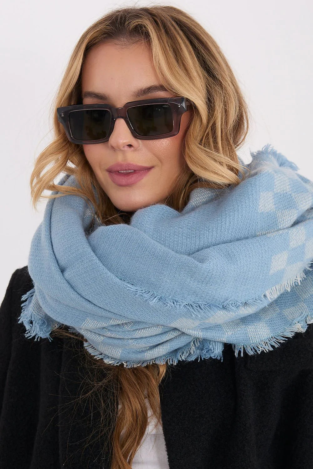 châle étole oversize rectangulaire enveloppante tissage doux bleu ciel carreaux pâles franges effilochées viscose laine mélange cocooning polyvalent urbain