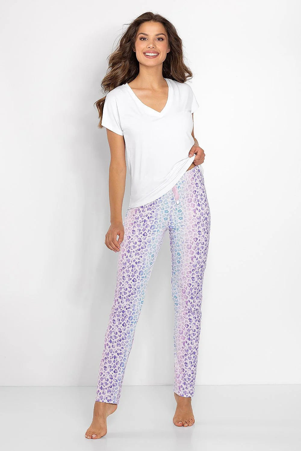 Pyjama femme confortable chemisier manches courtes col V pantalon taille élastique motif léopard pastel