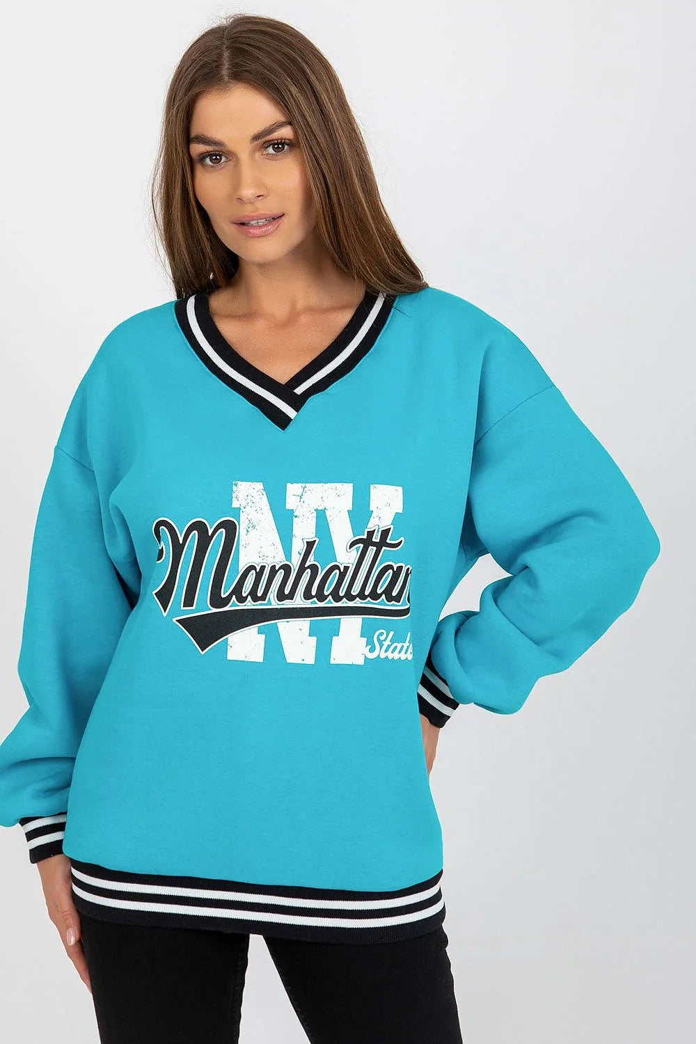 sweatshirt femme oversize molletonné turquoise col V manches longues bords côtes rayés noirs blancs imprimé varsity Manhattan vieilli style streetwear
