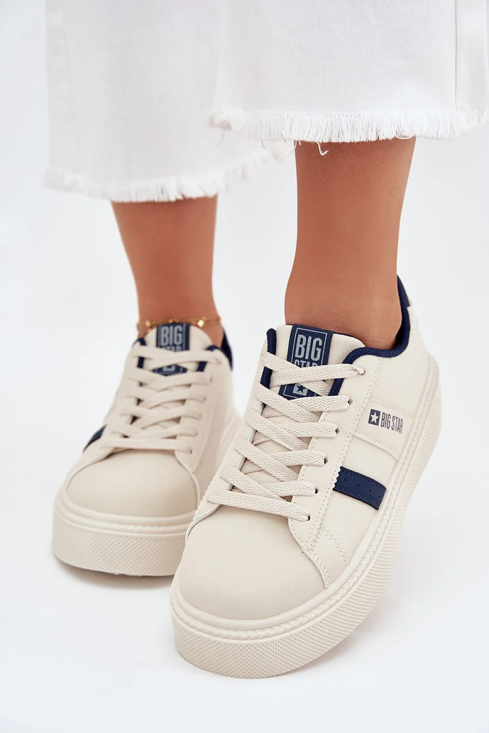 baskets femme plateforme crème cuir synthétique semelle épaisse intérieur marine bandes latérales lacets plats œillets renforcés logo BIGSTAR rétro confortable