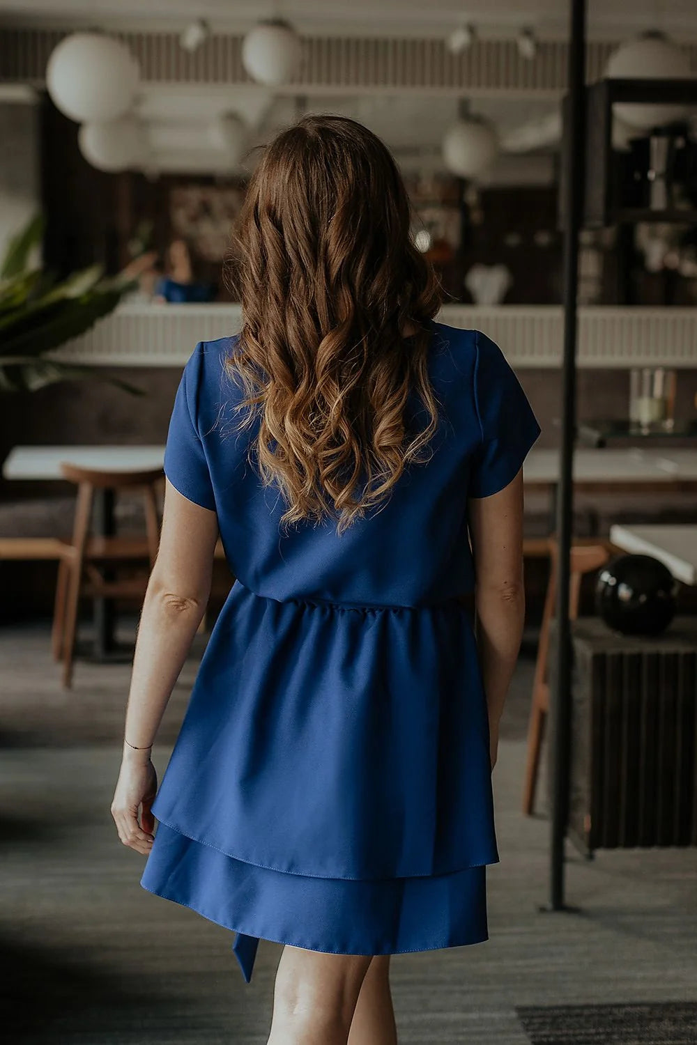 Robe de jour élégante moderne couleur bleu sarcelle manches courtes ceinture incluse taille élastique femme