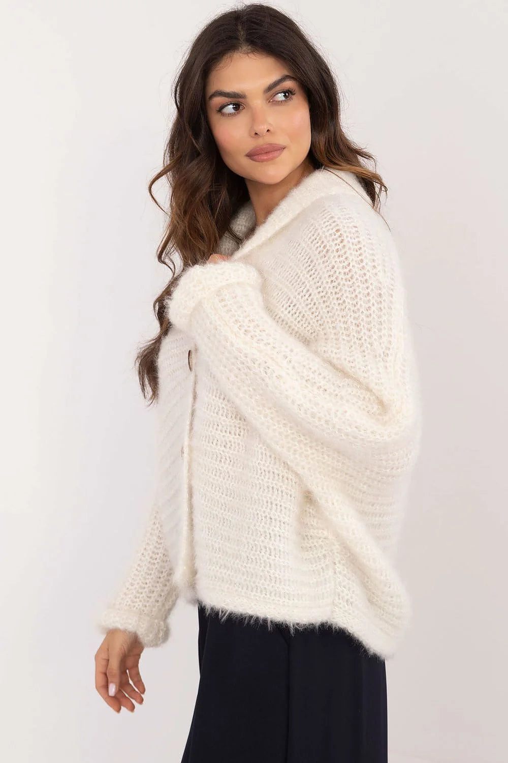 Cardigan femme élégant Och Bella en mohair crème coupe ample col V boutons bois longues manches été automne hiver