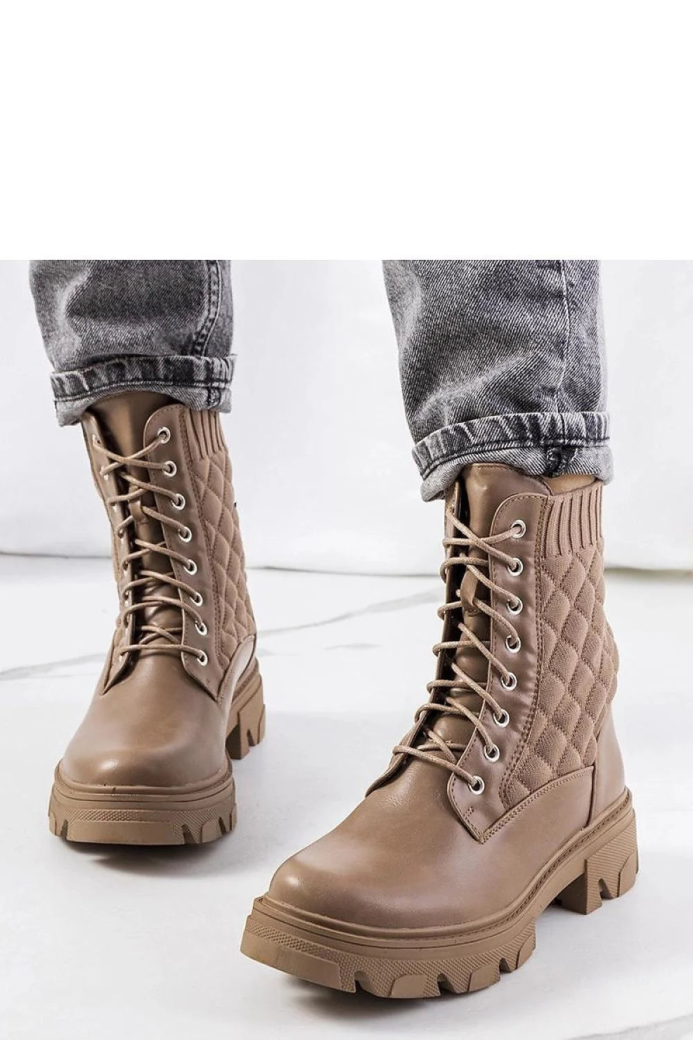 bottes femme combat montantes cuir matelassé beige taupe confortables urbaines lacets plateforme crantée épaisse bout rond col côtelé rembourrée résistante