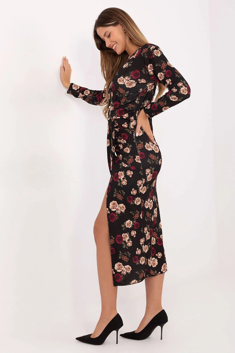 robe crayon midi portefeuille manches longues col V imprimé floral vintage roses crème bordeaux fond noir silhouette cintrée
