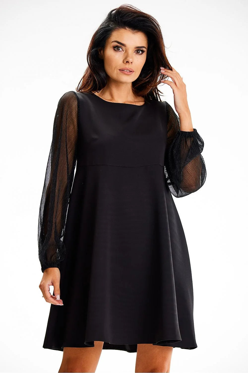 robe soirée noire trapèze courte satinée manches longues transparentes tulle plissé bouffantes poignets élastiqués col rond ajustée féminine élégante sophistiquée