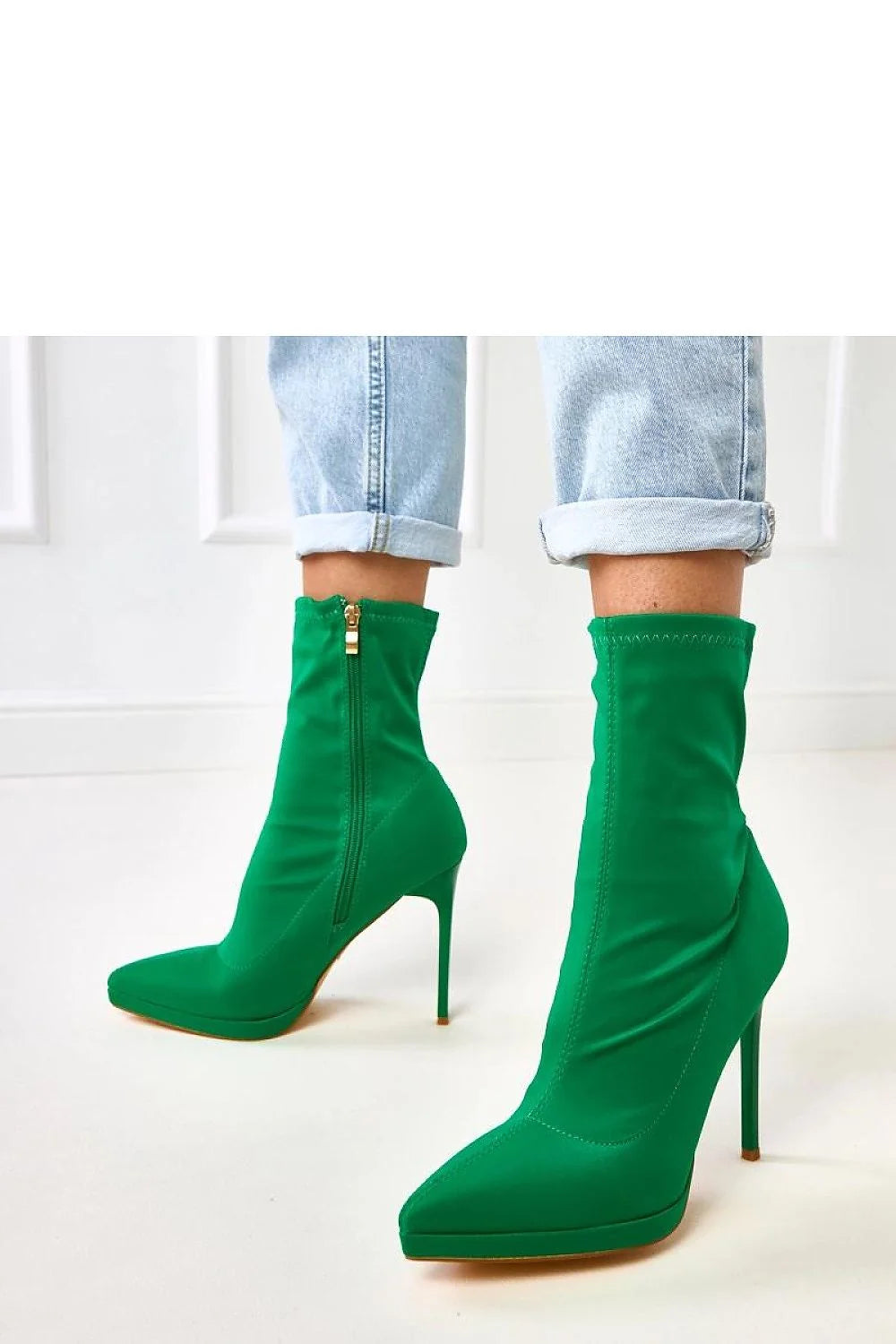 bottines satin vert émeraude mi cheville stretch bout pointu silhouette ajustée talon 12cm aiguille plateforme 1cm tige 17cm