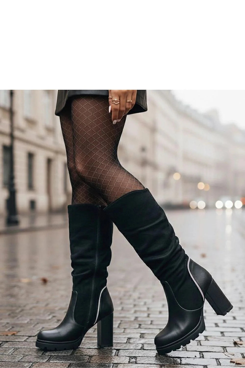 bottes mi mollet femme talon bloc 9cm plateforme crantée antidérapante suédine similicuir noir zircons ornées tige froncée zip latéral chic