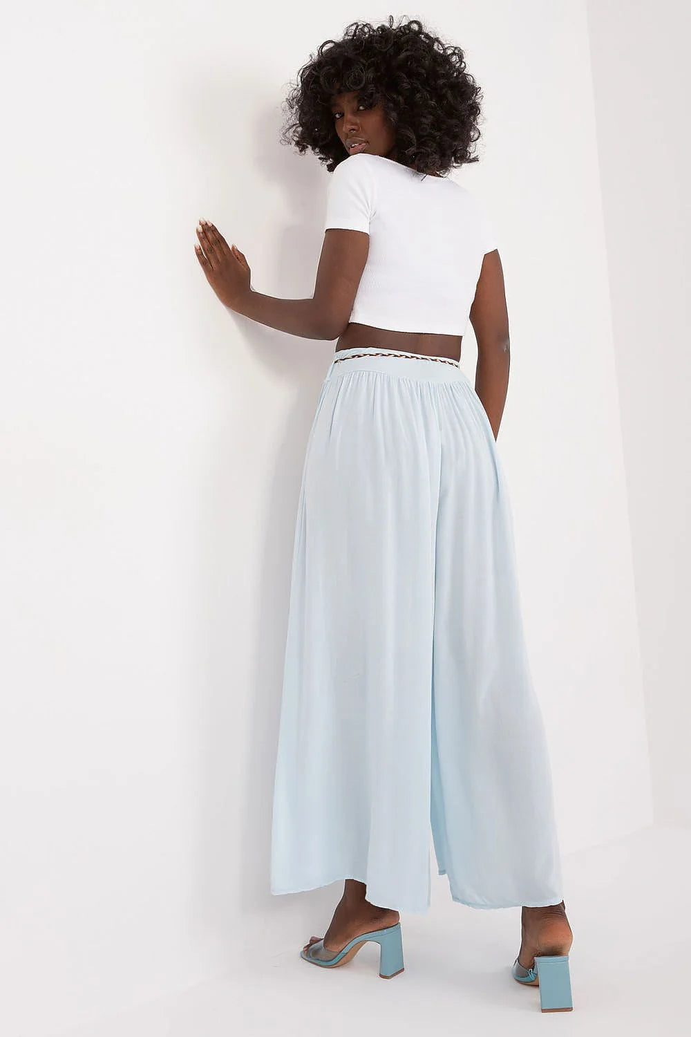 Pantalon femme style palazzo viscose légère taille haute ceinture tressée couleur bleu ciel summer occasion