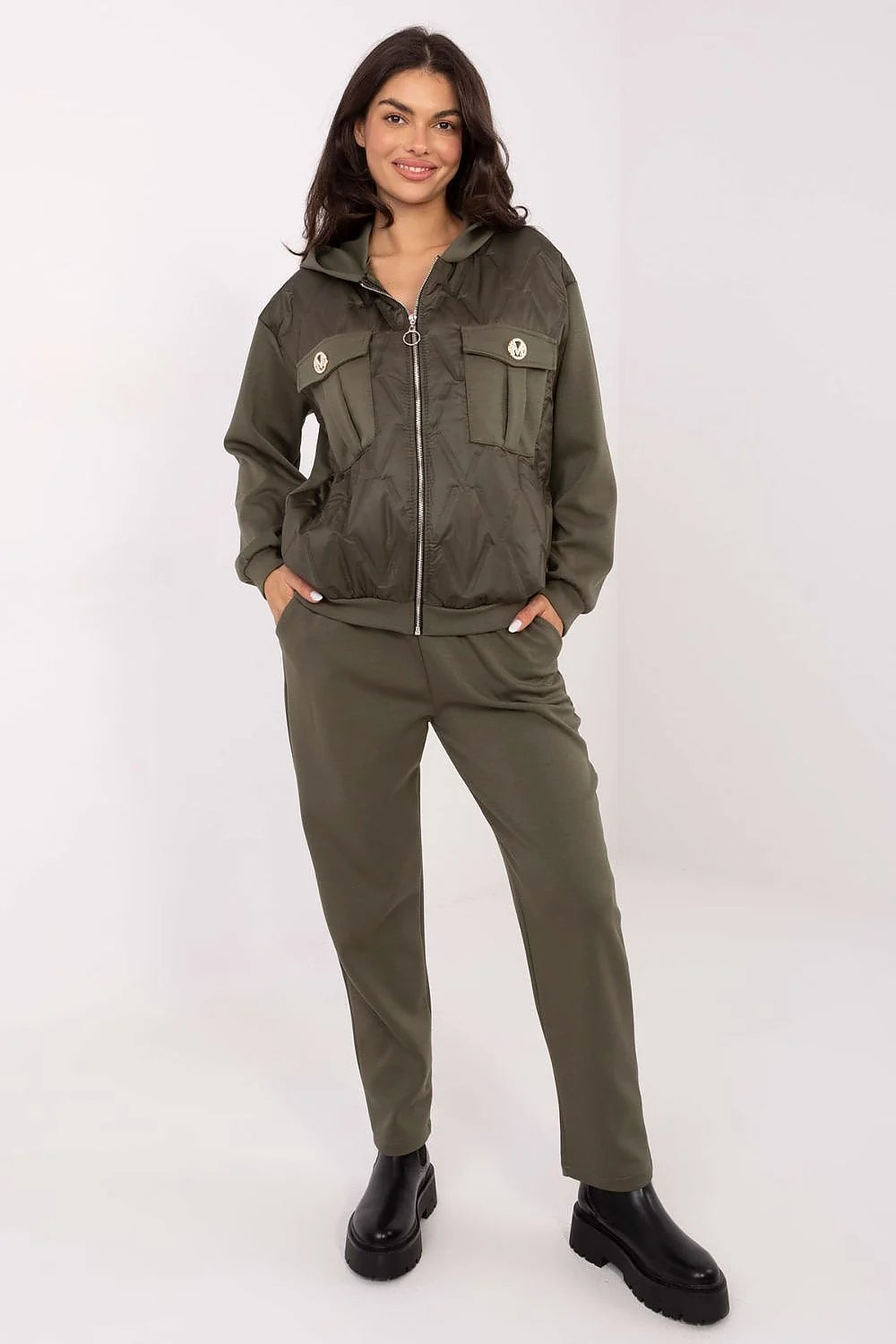 ensemble survêtement femme kaki capuche matelassé molletonné viscose elasthanne confortable taille haute fuselé pantalon poches rabat broches zippé casual moderne