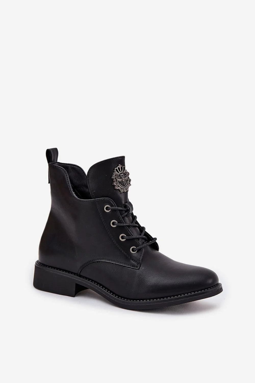 bottines noir simili cuir doublure fourrure synthétique talon bas lacées zippées œillets métalliques semelle antidérapante bout arrondi médaillon décoratif urbain