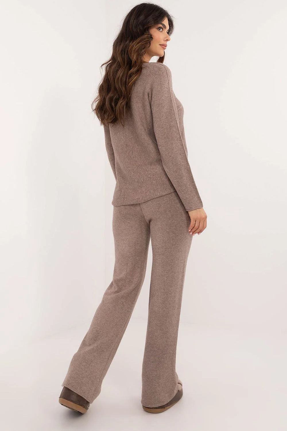 ensemble femme pull manches longues col rond épaules tombantes pantalon taille haute jambes larges ceinture élastiquée maille douce viscose confortable