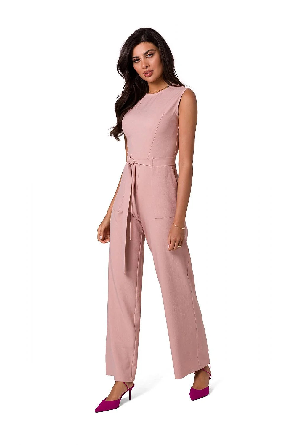 Combinaison élégante sans manches pour femme, design moderne, ceinture à nouer, poches latérales, tissu léger, couleur rose pâle, taille ajustable, occasion多様