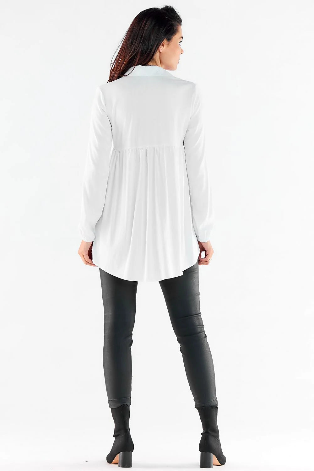Chemise élégante pour femme longues manches design asymétrique dos allongé style moderne blanc coupe ample