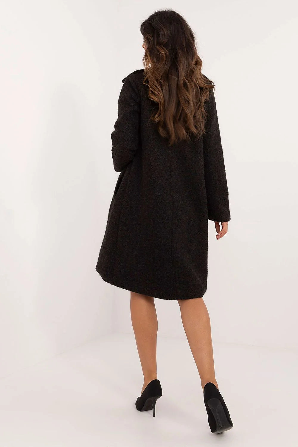 Manteau pour femme élégant en laine et polyester, noir, coupe droite, col à revers, fermeture à boutons, poches latérales, hiver 2023-2024