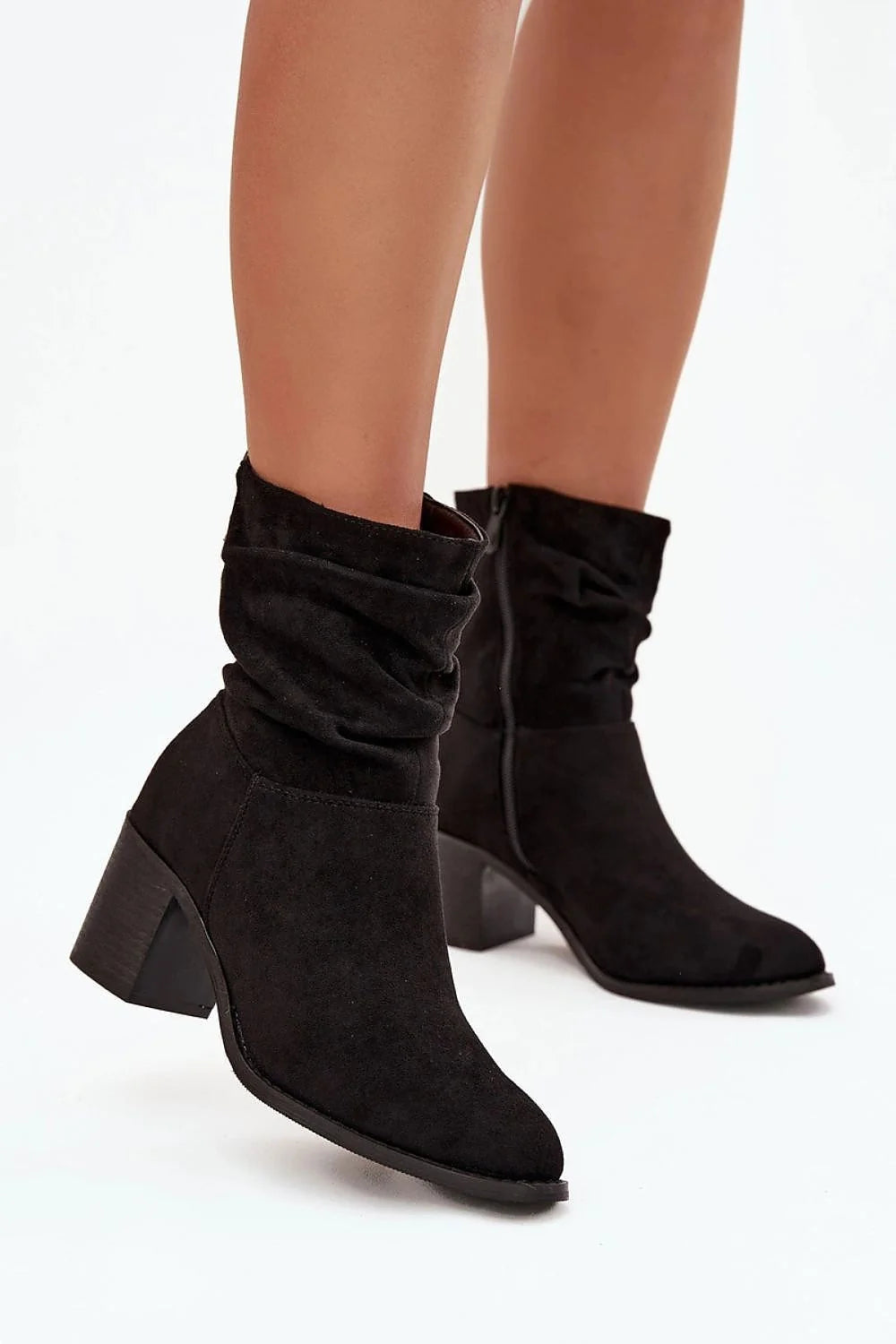 bottines femme suédine noires tige mi mollet froncée bout légèrement pointu silhouette effilée fermeture éclair latérale talon bloc confortable