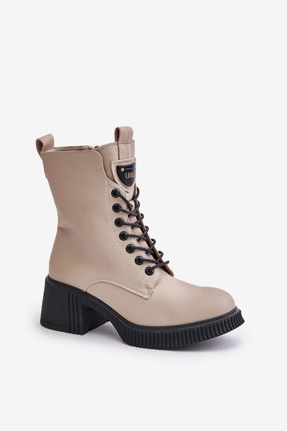 bottines montantes beige similicuir lacées œillets métalliques fermeture zippée semelle crantée noire talon bloc massif confortable doublure douce coutures apparentes