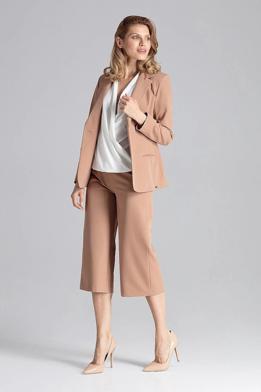 Blazer en tissu cintré jaune élégant et professionnel pour tenues de bureau féminines modernes