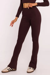 Pantalon femme marron foncé haute taille ajustée coupe évasée matière stretch élégant moderne confort occasion多种