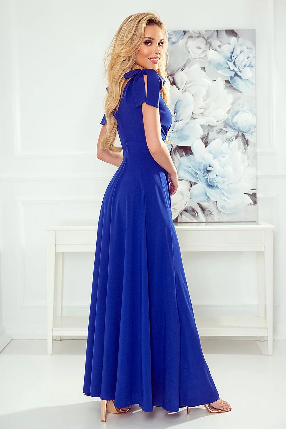 Robe longue élégante pour femmes avec décolleté en V, fente et nœuds sur les épaules en couleur bordeaux