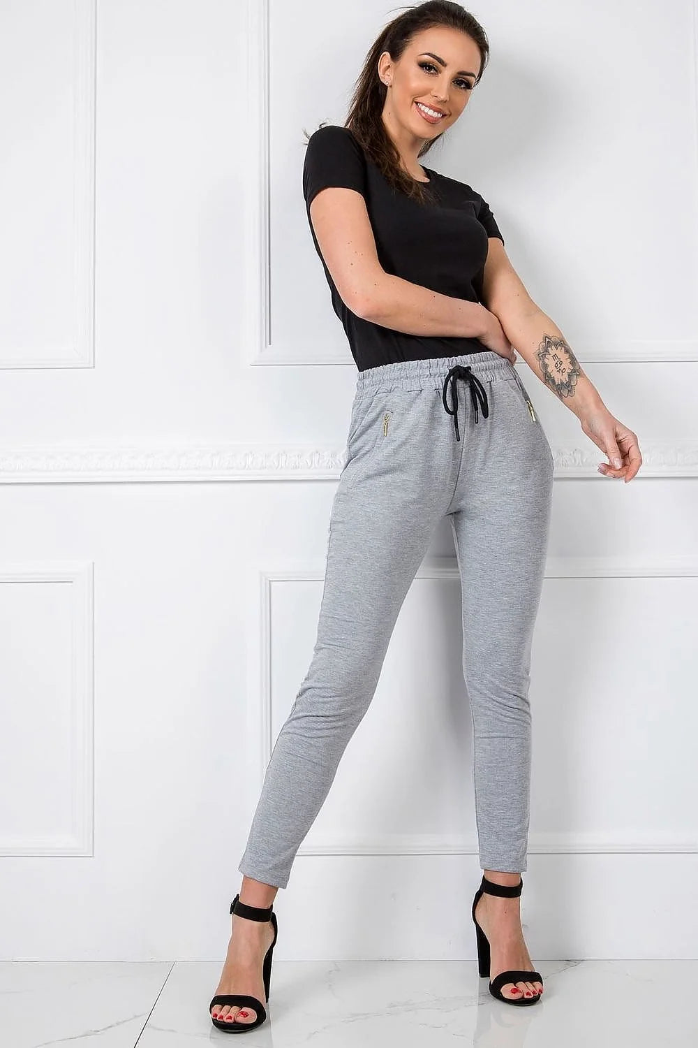Pantalon survêtement BFG pour femme, coupe fuselée, taille élastiquée, couleur rose pâle, jogging moderne et confortable, athleisure, occasion quotidienne