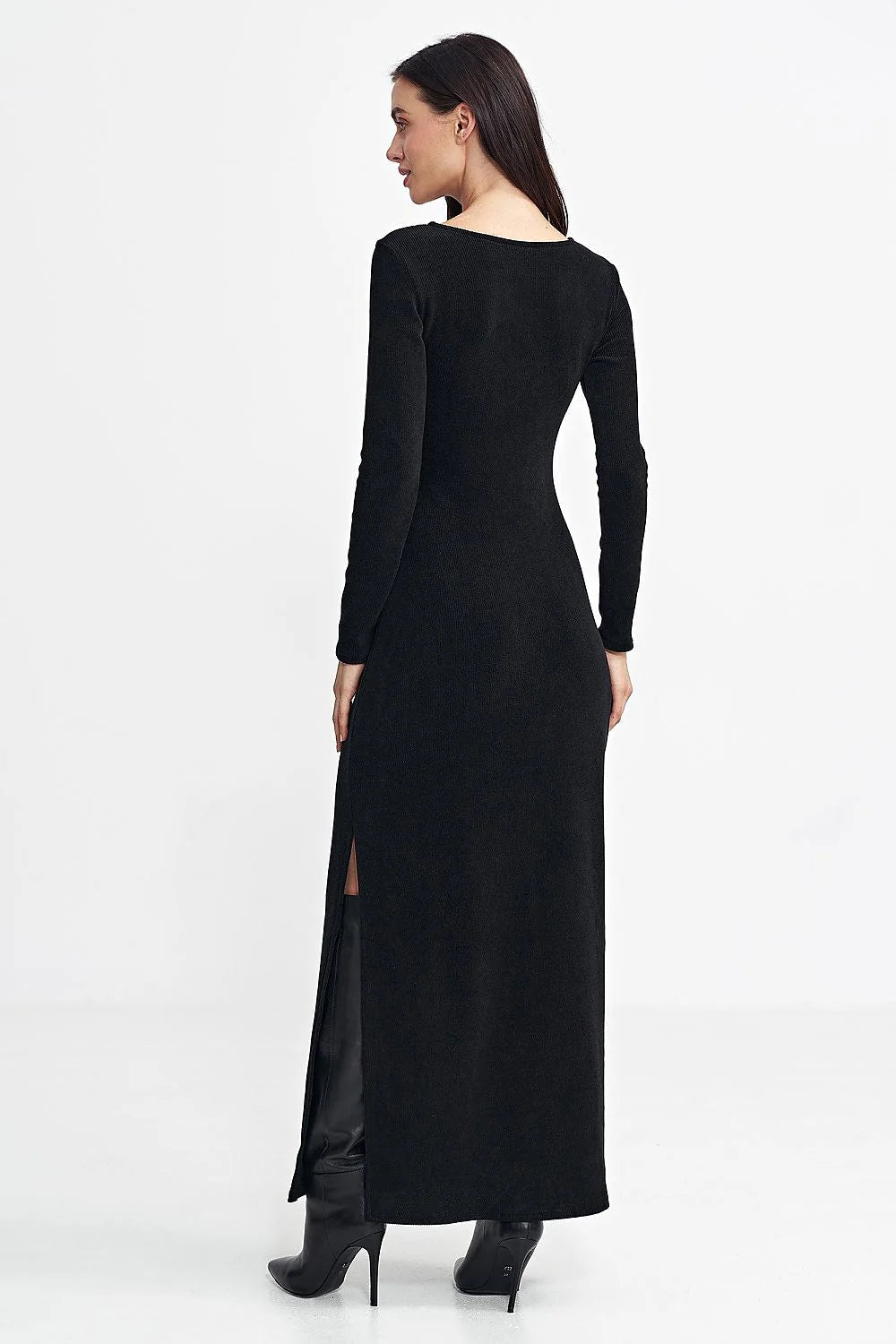 robe longue noire maxi manches longues coupe ajustée encolure goutte maille côtelée extensible fente latérale minimaliste chic soirée élégante sophistiquée