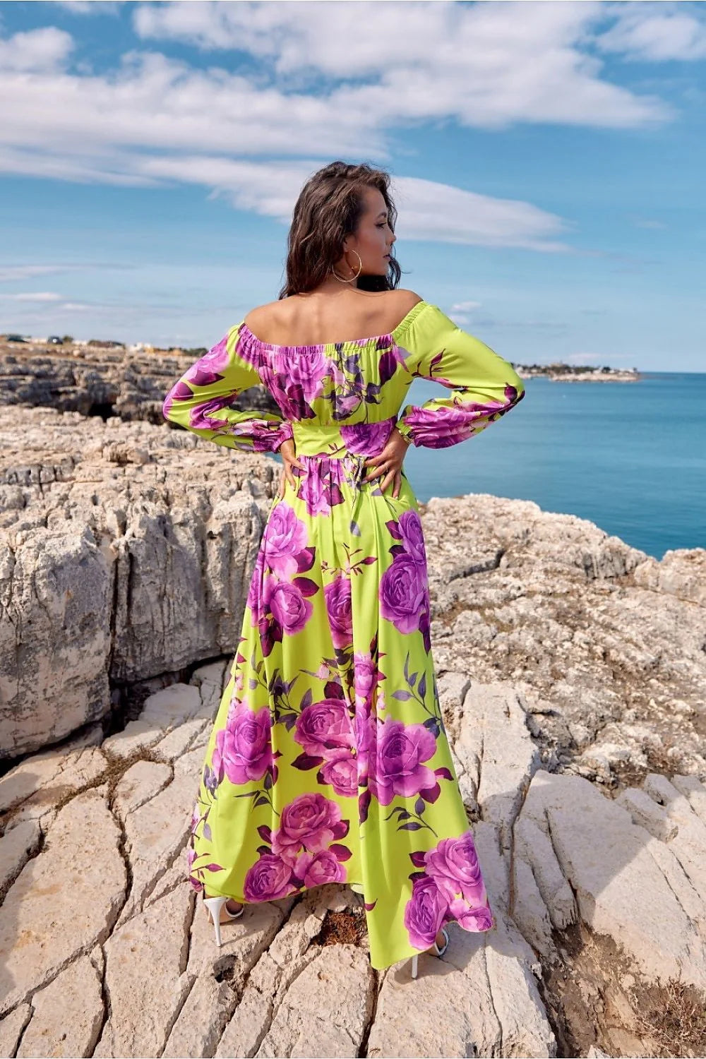 Robe longue estivale Roco Fashion en vert vif motifs floraux encolure bateau manches longues amples taille élastiquée