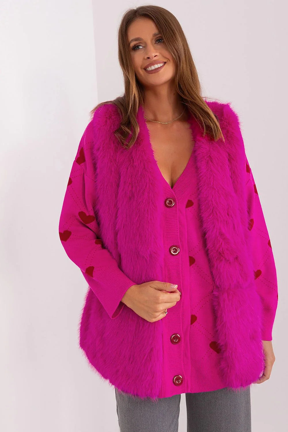 Gilet sans manches fausse fourrure fuchsia cardigan maille jacquard cœur femme mode tendance hiver 2023