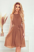 Robe de jour élégante en mousseline marron clair avec ceinture dos nu Numoco femme