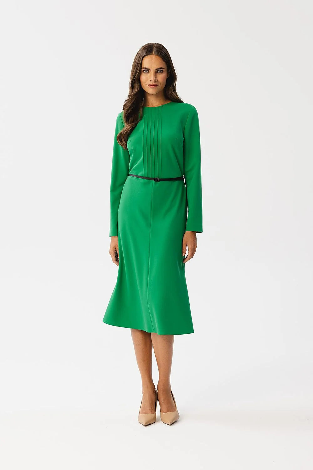 Robe de jour élégante longue manches longues en vert vif avec ceinture noire coupe midi silhouette ajustée femme