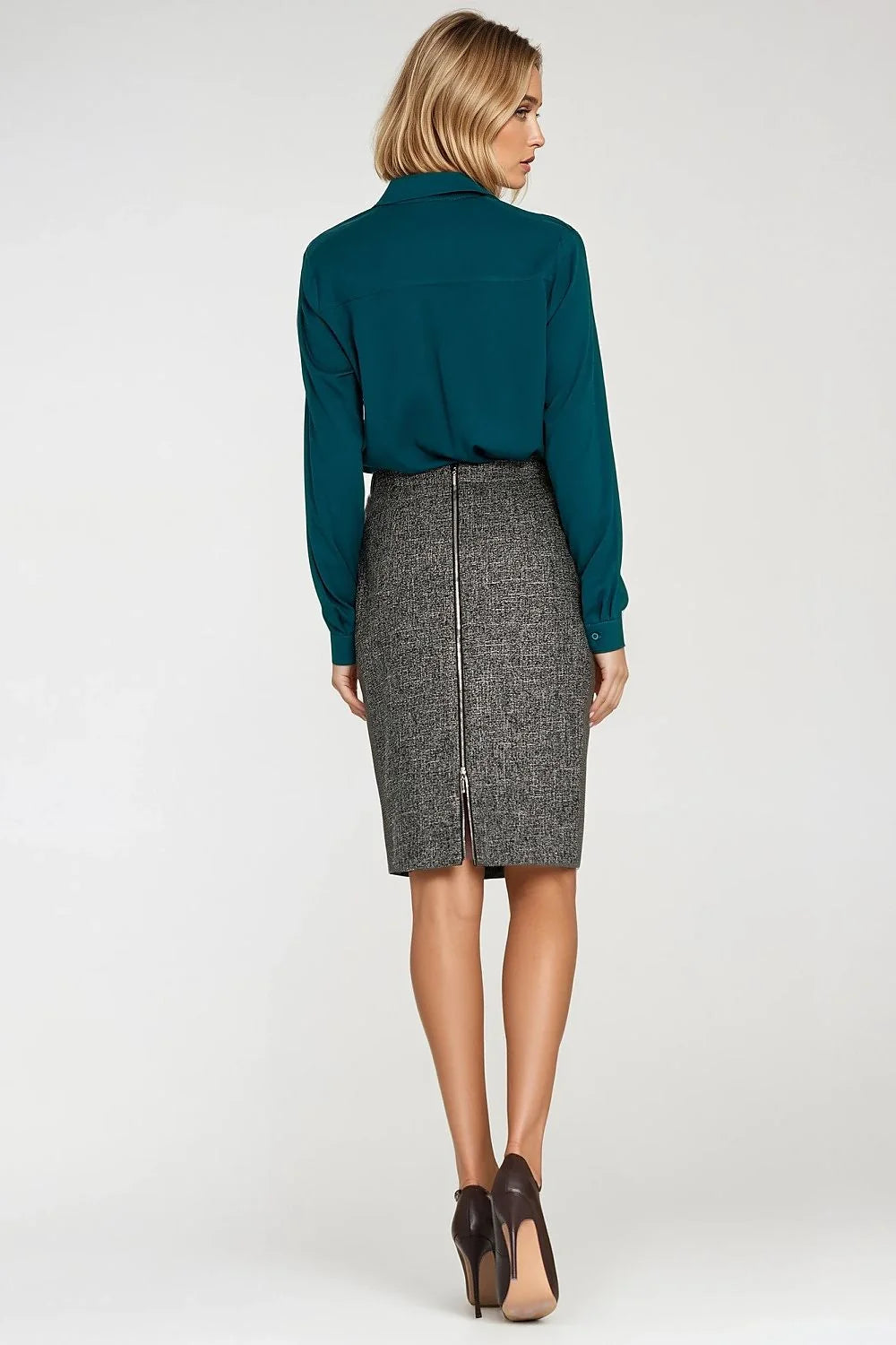 chemise manches longues viscose soyeuse vert émeraude col classique patte boutonnage dissimulée poignets boutonnés coupe régulière tombé fluide élégante minimaliste