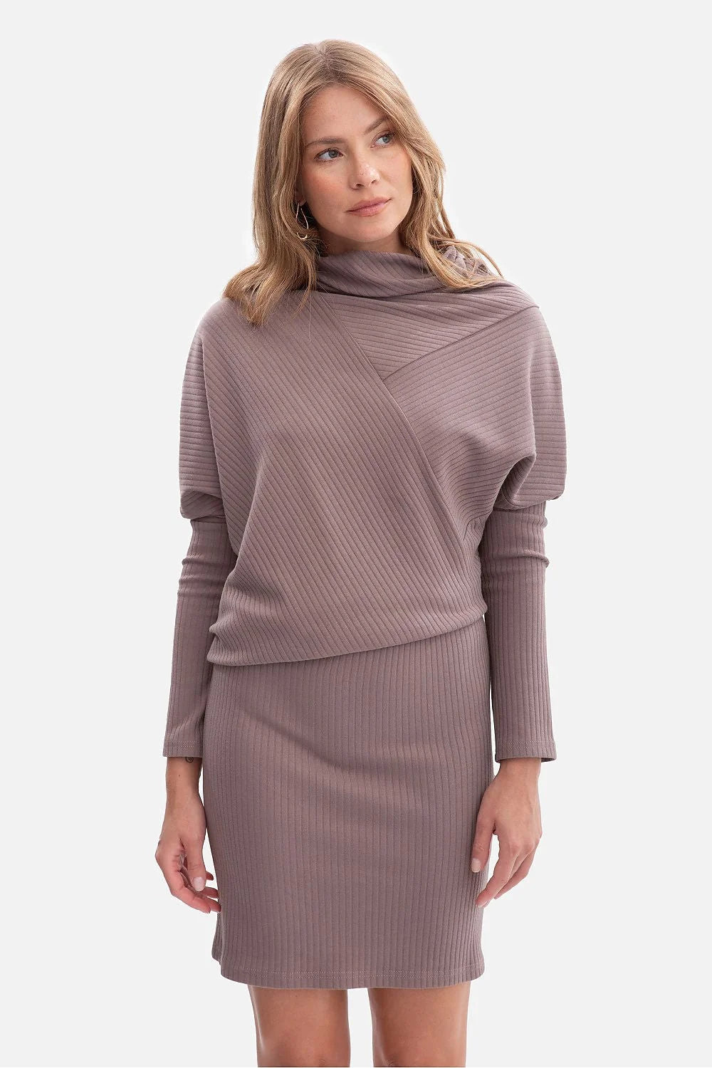 robe côtelée maille extensible mauve taupe oversize drapé col cheminée manches longues dolman jupe fourreau ajustée taille marquée silhouette affinée