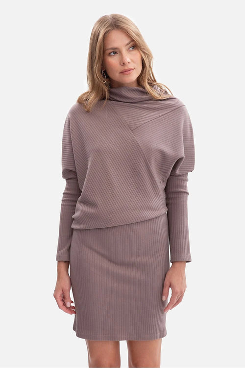 robe côtelée maille extensible mauve taupe oversize drapé col cheminée manches longues dolman jupe fourreau ajustée taille marquée silhouette affinée