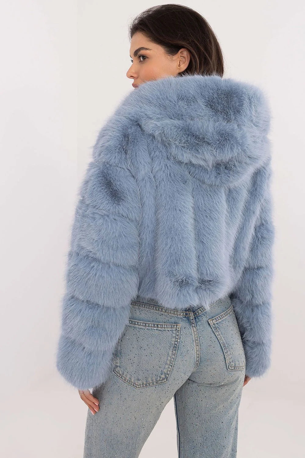 Manteau court femme style moderne élégant fourrure synthétique bleu pastel manches longues col volumineux sans doublure saison automne-hiver