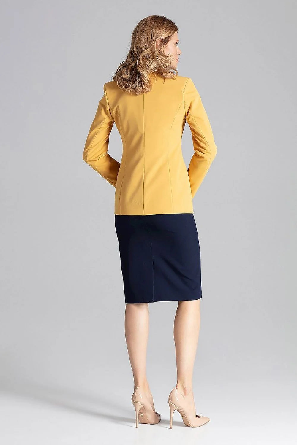 Blazer en tissu cintré jaune élégant et professionnel pour tenues de bureau féminines modernes