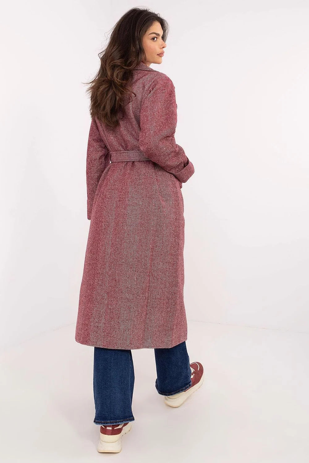 Manteau long pour femme style sophistiqué rose motif chevron laine élasthanne polyester coupe droite ceinture poches
