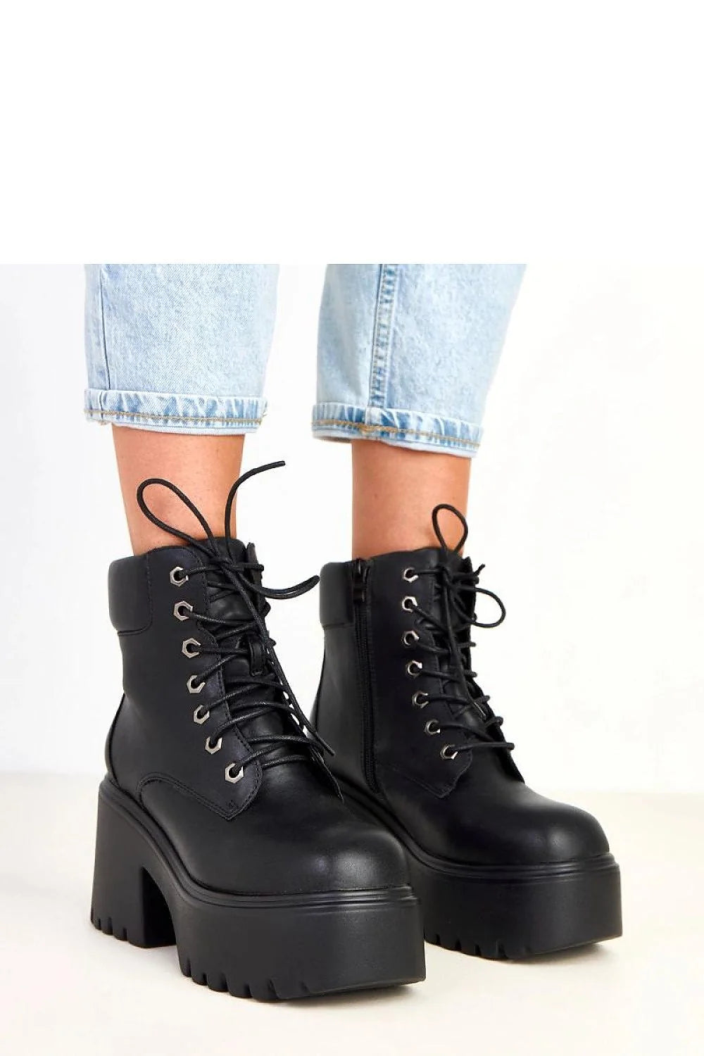 bottines chunky noires similicuir écologique durables bout carré tige 12cm talon 9cm plateforme 5cm lacets fermeture éclair latérale œillets métalliques