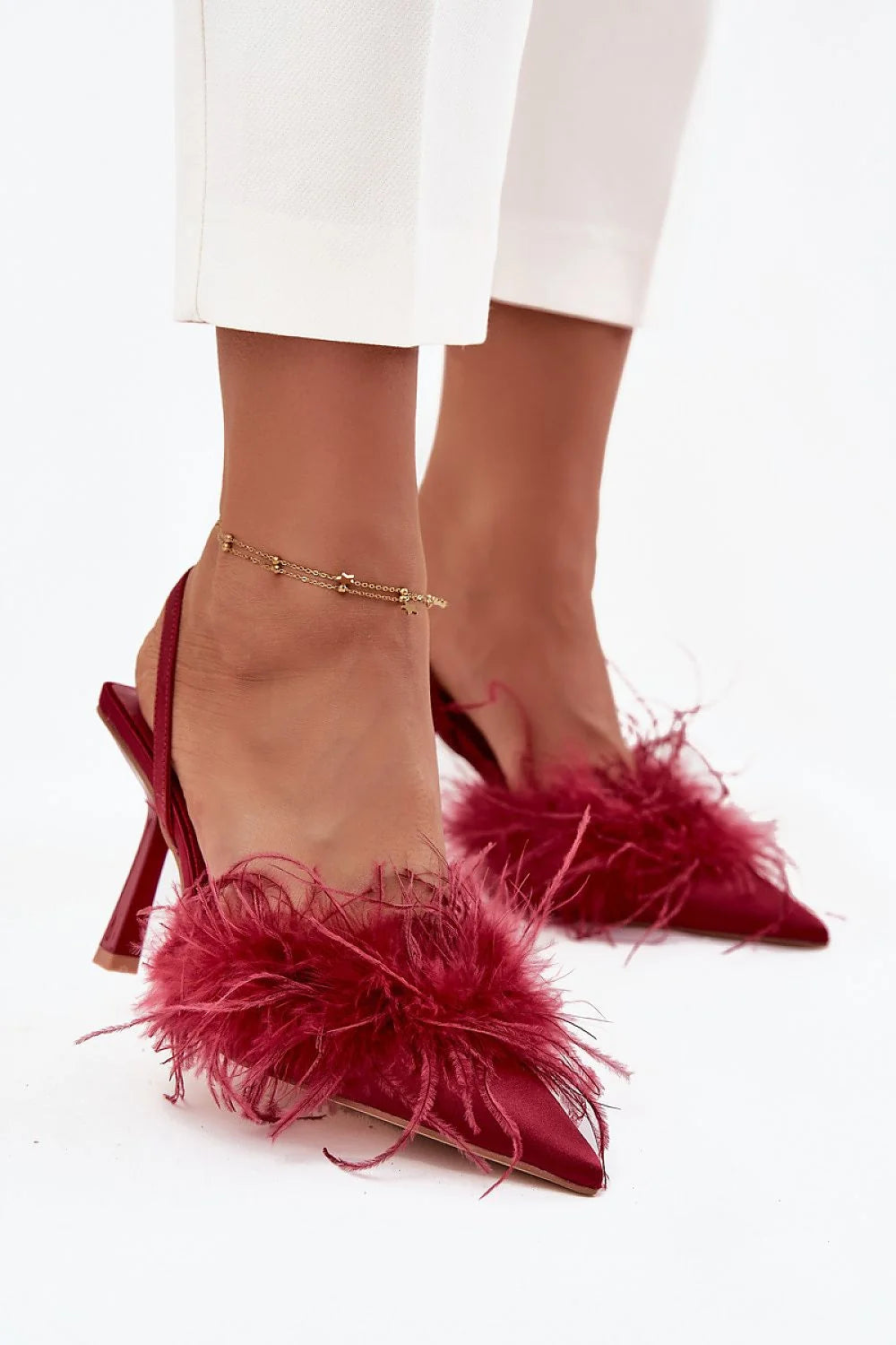 escarpins femme satin bordeaux bout pointu bride arrière talon aiguillé haut pompon plumes marabou semelle cuir artificiel confort