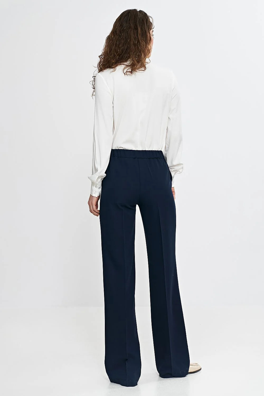 Pantalon élégant pour femme large longueur totale couleur bleu marine coupe régulière taille haute bouton et fermeture éclair passants de ceinture